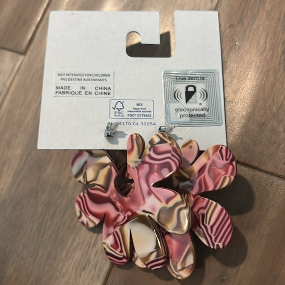 Urban Outfitters Groovy Flower Earrings NWT - Picture 2 of 2